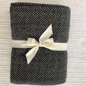 NWOT William Sonoma Home Queen Size Blanket